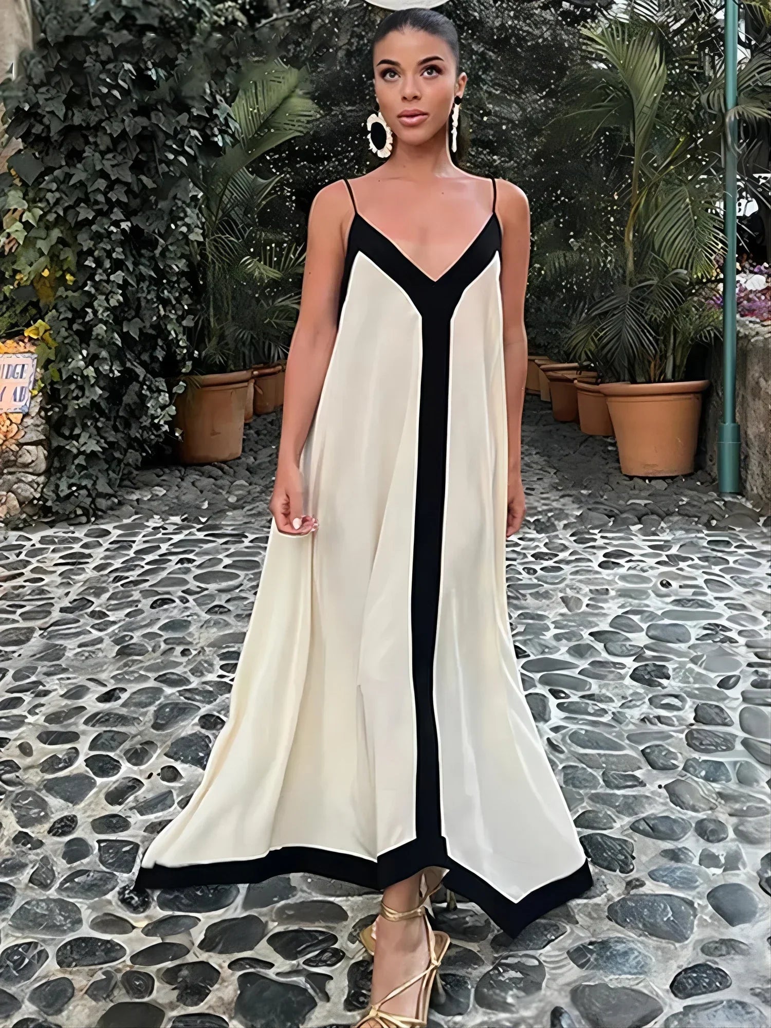 2024 Sexy Backless V-neck Summer Beach Vacation Maxi Dress Stylish Pleated A-Line Maxi Dress