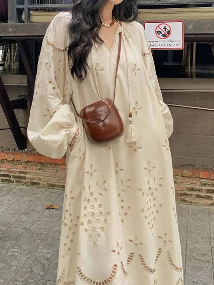 2024 Korean Style Vintage Long Sleeve V-Neck Boho Hollow Out Maxi Dress Fashionable Off-Shoulder Maxi Dress